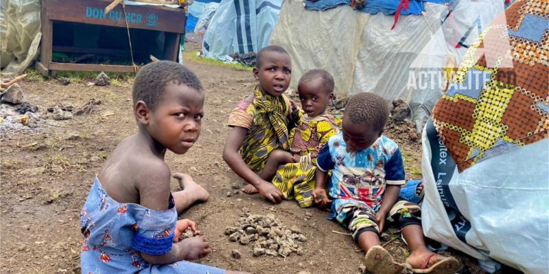 Les enfants parmi les déplacés regroupés sur un site temporaire en RDC. Photo d’illustration/ACTUALITE.CD