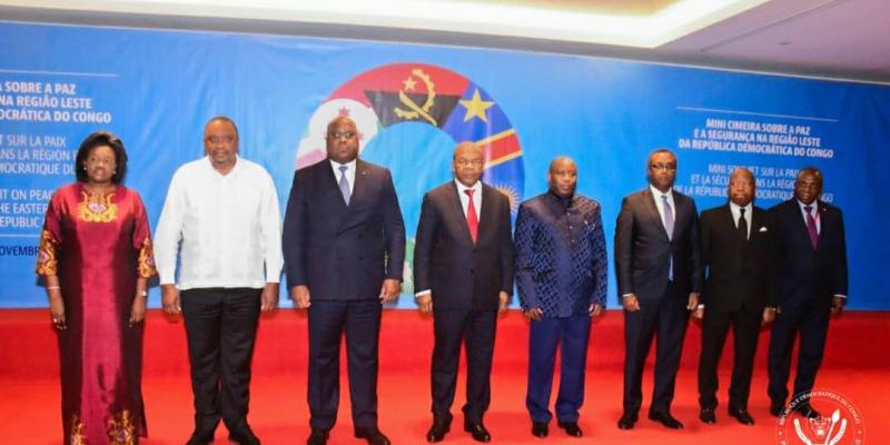 Félix Tshisekedi et les participants du mini-sommet de Luanda