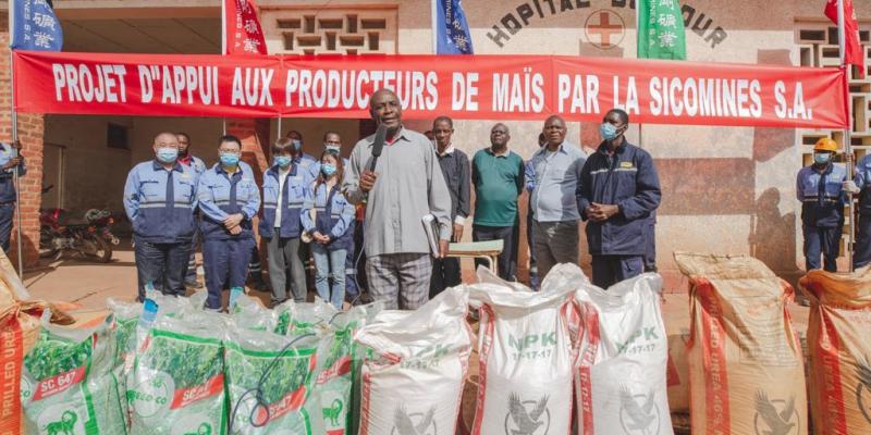 Remise des semences et engrais aux agriculteurs de Kapata