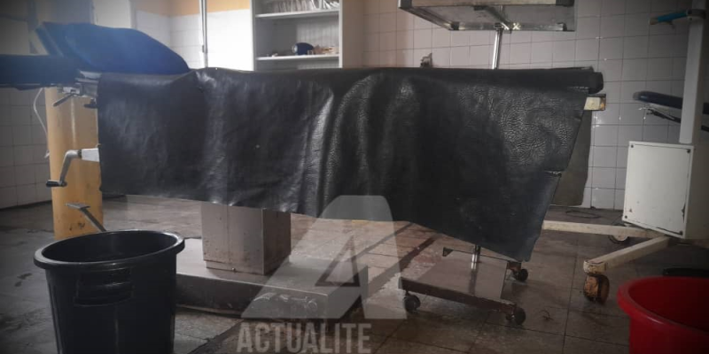 Une table d'accouchement du Centre Mère et Enfant de Barumbu à Kinshasa