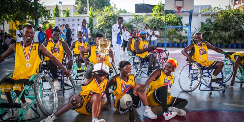 Basketball sur fauteuil roulant 