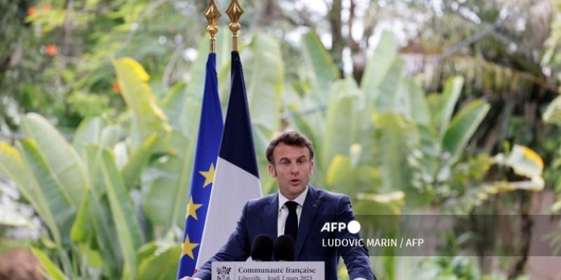 Emmanuel Macron lors d'un sommet à Libreville