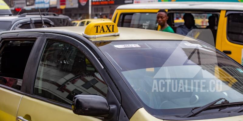 <blockquote class="twitter-tweet"><p lang="fr" dir="ltr">A Kinshasa, les chauffeurs de transports en commun ont grevé au cours de la journée du 5 juin dernier. L’une des raisons ayant conduit à cette initiative, d’après eux, est la tracasserie de la police de circulation routière à laquelle ils font face.<br><br>Ce lundi 19 juin,… <a href="https://t.co/7wqjAGsxc2">pic.twitter.com/7wqjAGsxc2</a></p>&mdash; ACTUALITE.CD (@actualitecd) <a href="https://twitter.com/actualitecd/status/1670712908605538304?ref_src