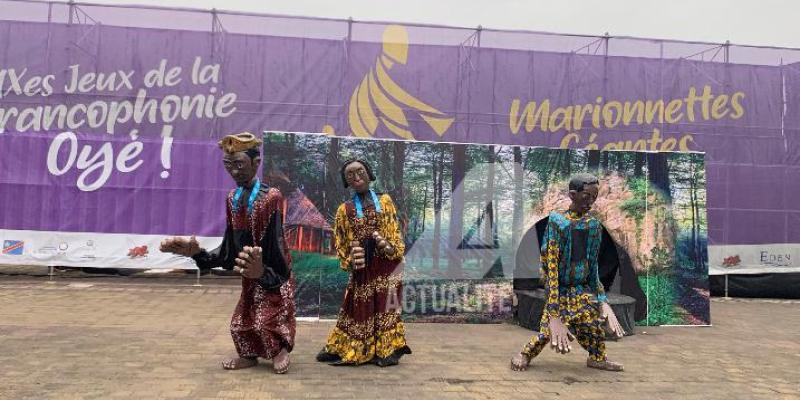 Une démonstration de la marionnette géante (Equipe RDC) lors des jeux de la Francophonie à Kinshasa 