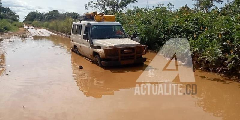 La RN17 entre Kinshasa et Bandundu