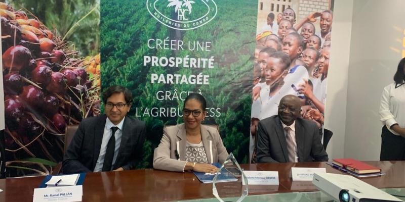 Madame Monique Gieskes, DG des Plantations et Huileries du Congo (PHC) en présence de ses collègues Kamal Pallan, actionnaire et directeur financier et Dr Mpoko Bokanga, directeur des opérations des PHC