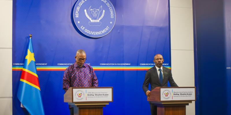 Peter Kazadi et Patrick Muyaya au briefing 