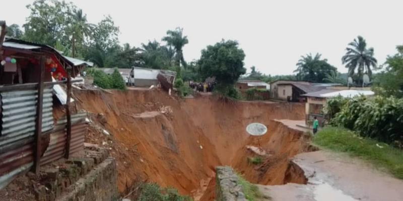 Ville de Kananga après la pluie 