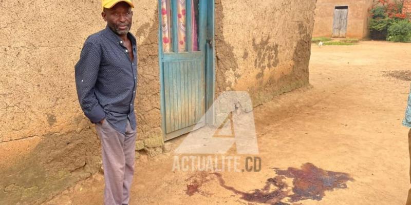 Un rescapé, des traces de sang devant sa maison où un jeune a été tué