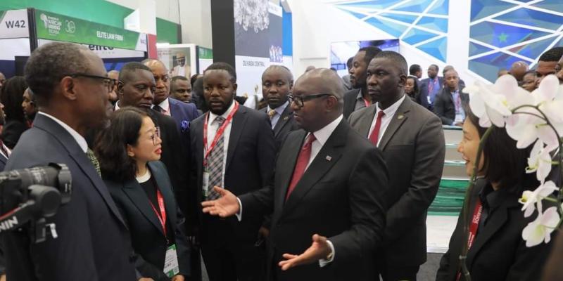 Jean-Michel Sama Lukonde en visite au stand de CMOC