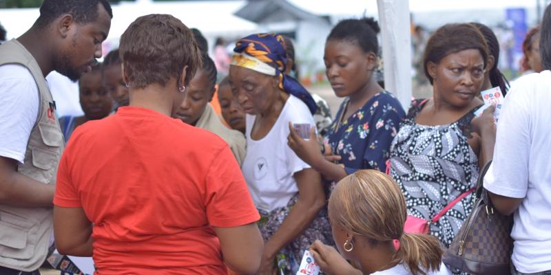 DKT DRC présentant ses services au forum des femmes leaders 