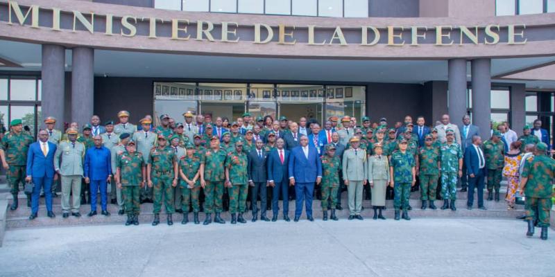 Remise et reprise au ministère de la défense