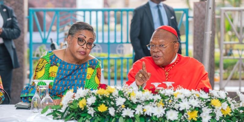 La Première Ministre Judith Suminwa Tuluka et le Cardinal Fridolin Ambongo Besungu