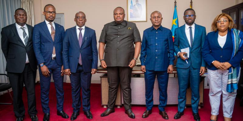 Lors d'une audience à l'hôtel de ville de Kinshasa entre le gouverneur et l'OVD représenté son DG 