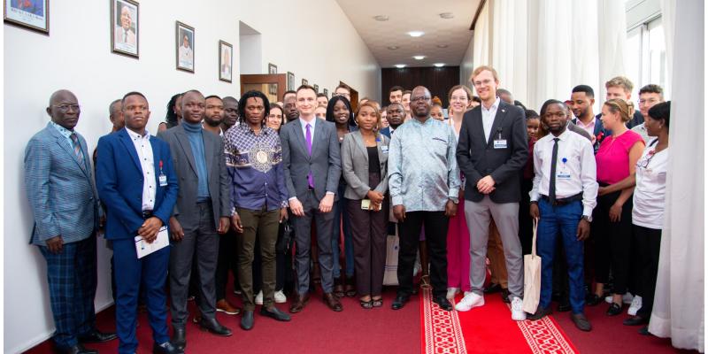 Jean-Claude Tshilumbayi et une délégation des étudiants de Konrad 