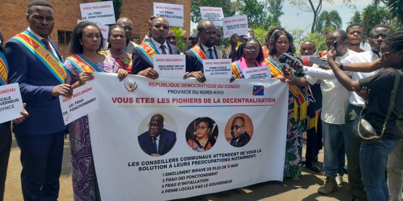 Des conseillers communaux en sit-in 