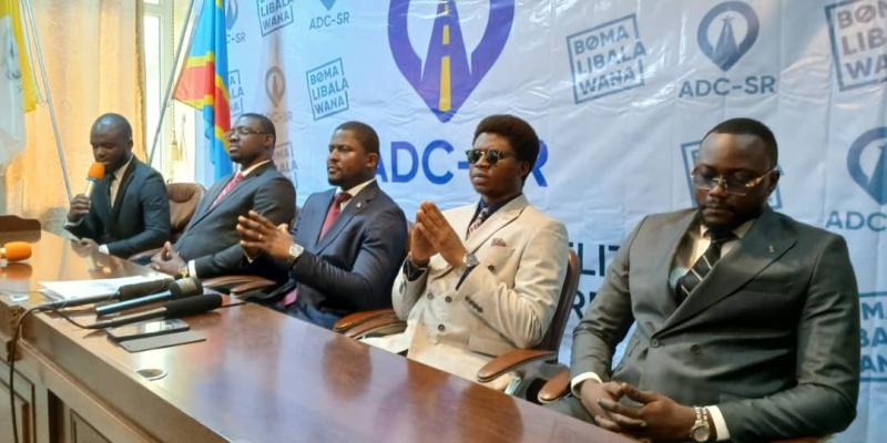 Des jeunes de plusieurs bords politiques lors d'un point de presse mercredi 18 décembre 2024 à Kinshasa