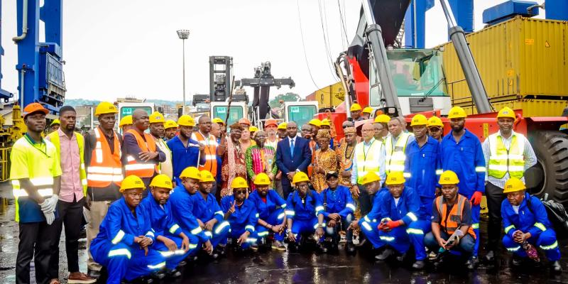 Visite, par les ayants droits coutumiers, des travaux de modernisation du parc à conteneurs du port de Matadi