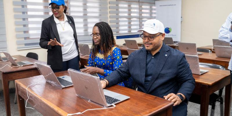 La salle multimédia du Lycée Mpiko aménagée par la Fondation BGFIBank 