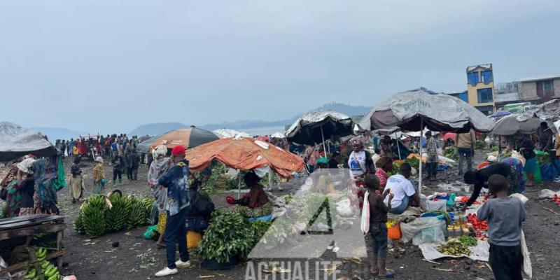 A Kituku, de petits commerçants vendeurs des denrées en provenance de Minova