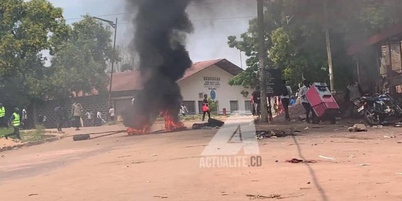 Pneus brûlés devant l’Intendance Générale