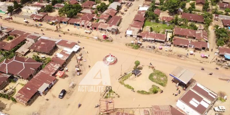 Vue aérienne de la place de la femme, site stratégique situé au centre de la ville de Bandundu, chef-lieu de la province du Kwilu