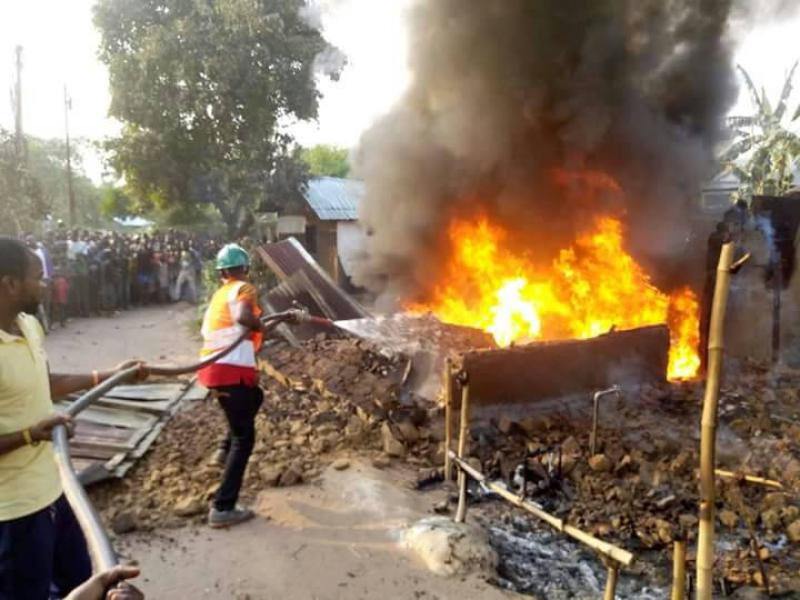 Un entrepôt de carburant en feu à Tshikapa