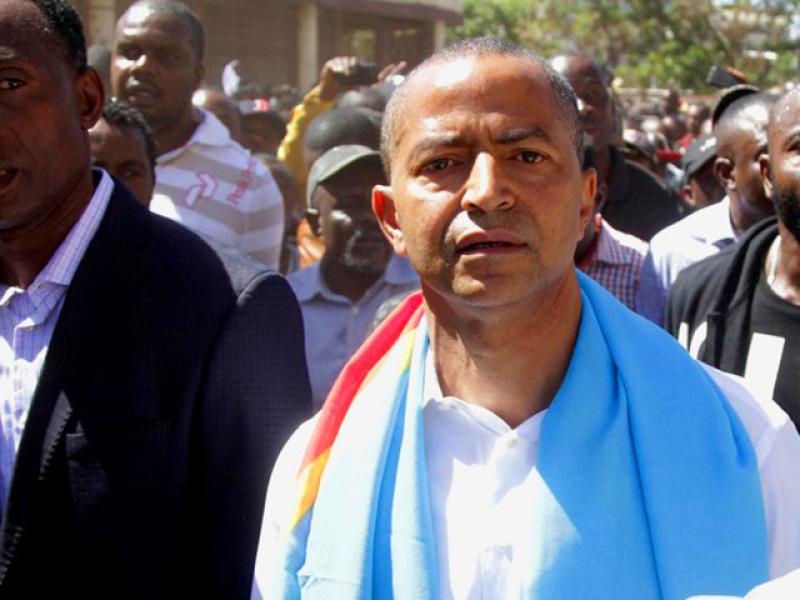 Moïse Katumbi, en mai 2016, lors de sa comparution au parquet de Lubumbashi