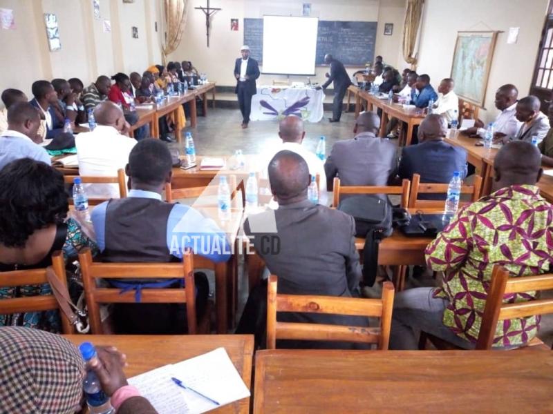 Les candidats de l'UDPS à la députation nationale et provinciale au Sud-Kivu lors d'une formation sur le code de bonne conduite et l'idéologie du parti.