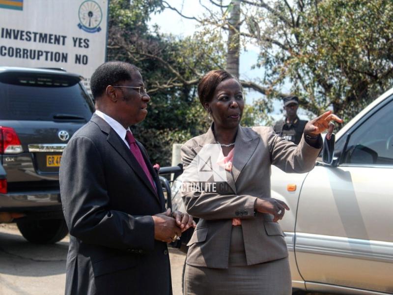 Alexis Thambwe, ministre de la justice et L. Mushikiwabo (Photo ACTUALITE.CD)