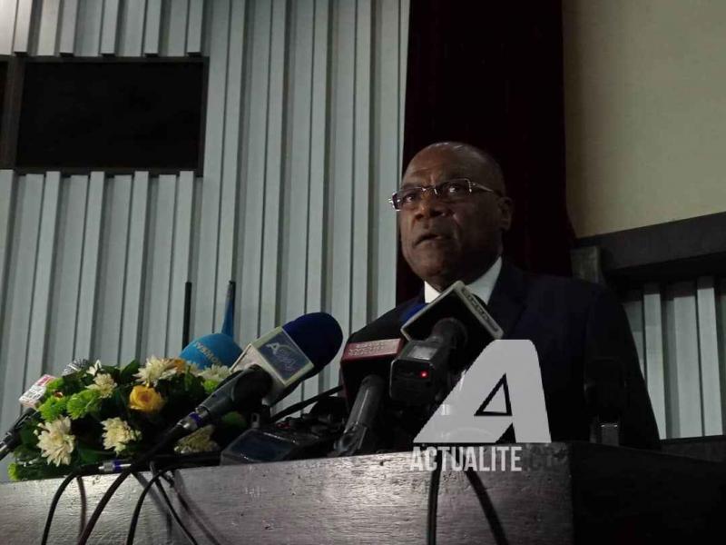 Le VPM Leonard  She Okitundu lors du point de presse / Ph/ Christine Tshibuyi 