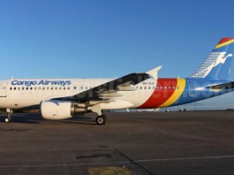 Vue de l'extérieur d'un avion du Congo Airways