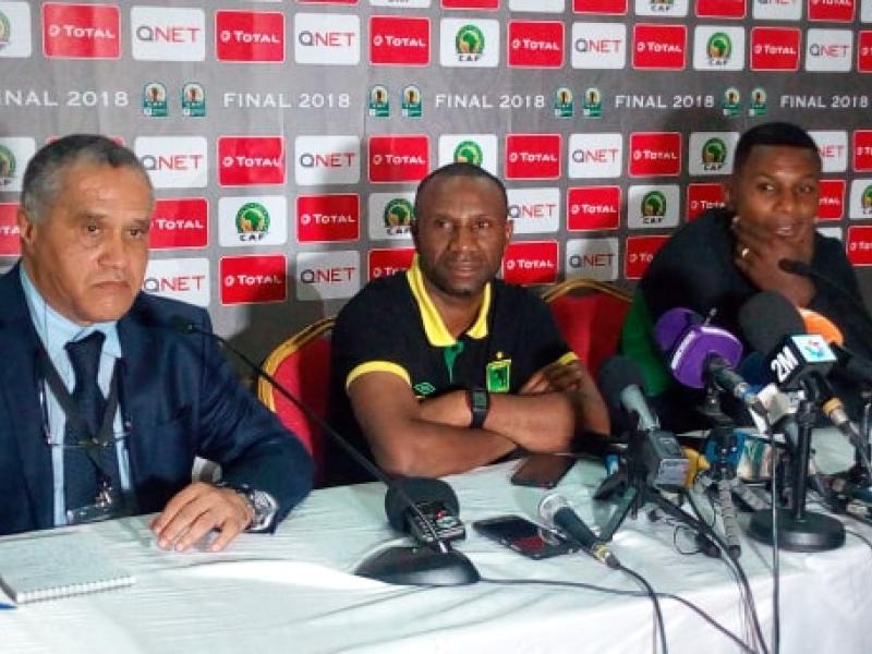 Nelson Muunganga, capitaine de l'As Vclub en compagnie de l'entraineur, Florent Ibenge lors de la conférence de presse d'avant match/Ph. Michel Tobo