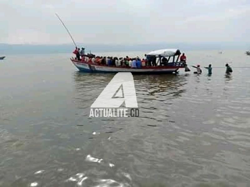 Les burundais sur le Lac Tanganyika en provenance de Baraka (RDC).