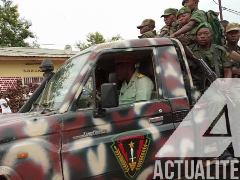 Les militaires déployés lors d'une manifestation de la population à Kindu.