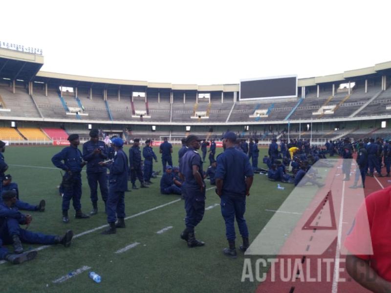 Des policiers lors de DCMP-V.Club au stade des martyrs/Ph. Fons