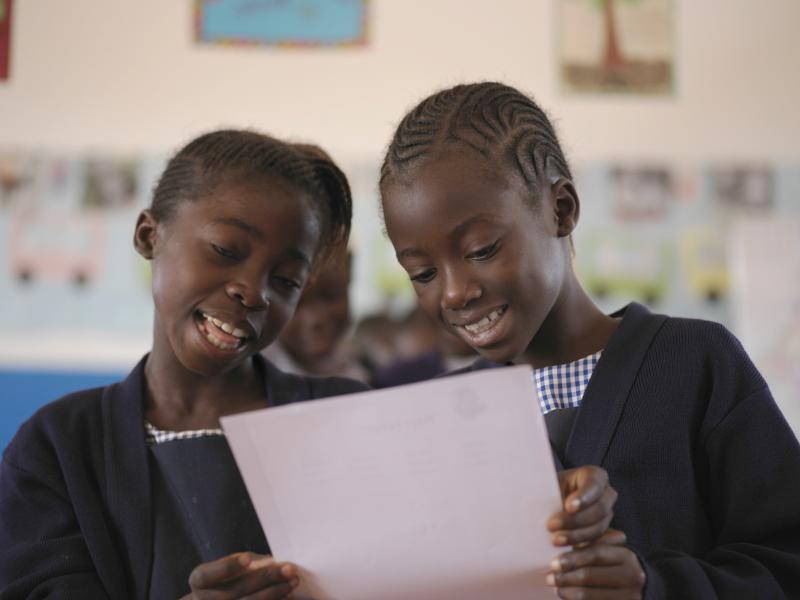 Jeunes filles scolarisées par Malaika Fondation.