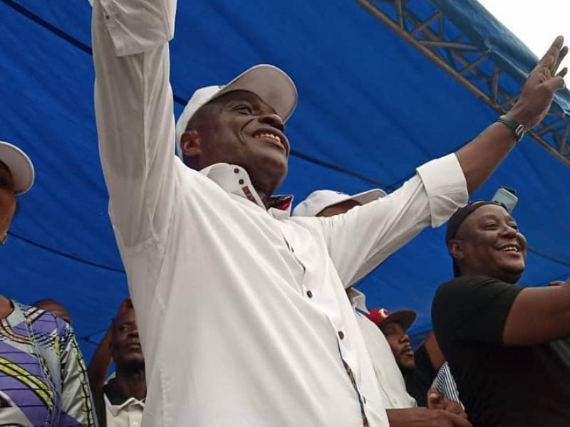 Martin Fayulu  à Sainte Thérèse  / Ph. Christine Tshibuyi 