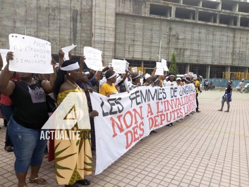 Marche silencieuse des femmes de la plateforme  Lamuka