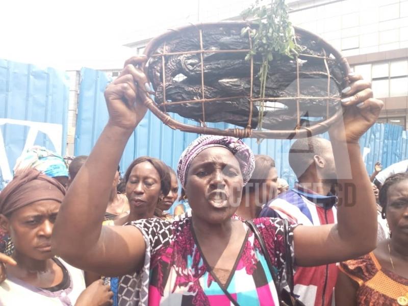 Kinshasa : près de 200 femmes ont manifesté contre la vente du marché de l’ex ONATRA