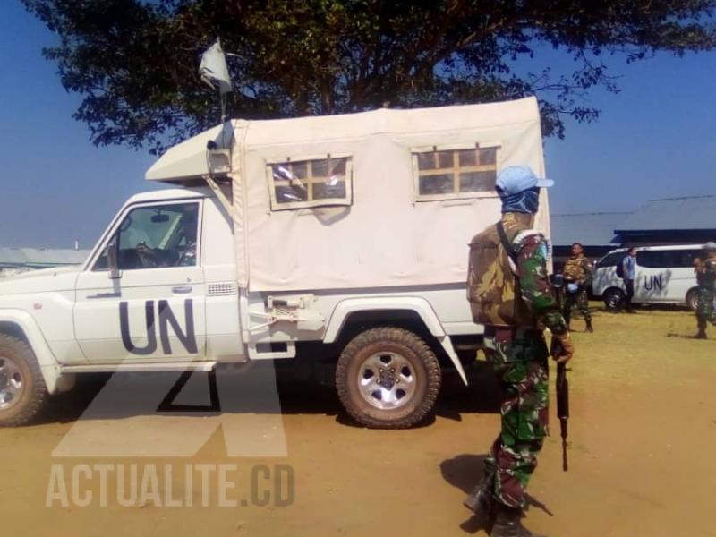 Un casque bleu assurant la sécurité d'un camp des déplacés à Kalemie/Ph ACTUALITE.CD