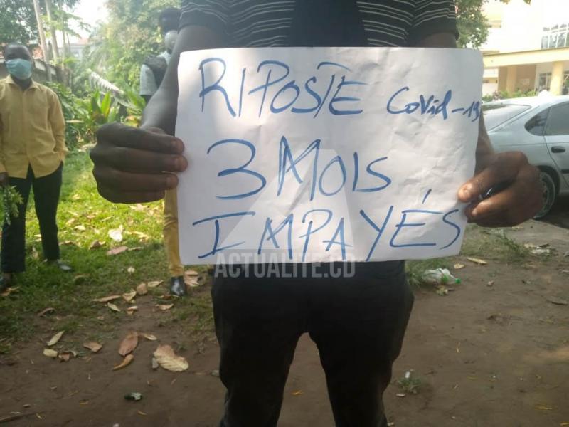 Un agent de la riposte contre Covid-19 réclamant le salaire de trois mois/Ph ACTUALITE.CD