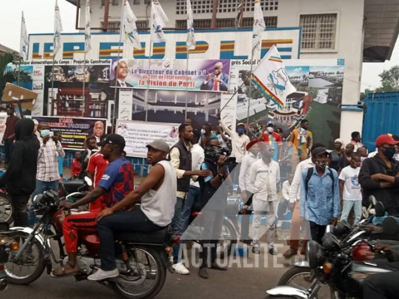 Les militants de l'UDPS rassemblés au siège du parti à Limete débutent la marche anti-Malonda/Ph ACTUALITE.CD