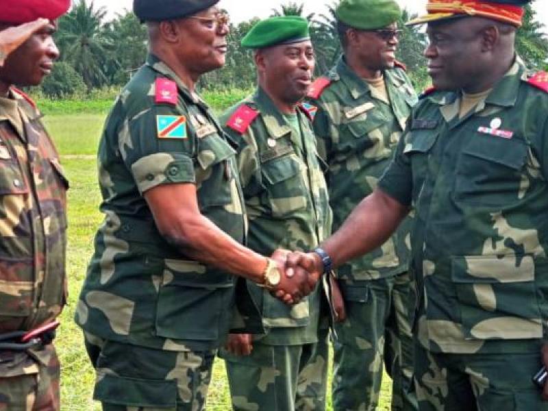 Général John Numbi lors d'une visite des troupes engagées contre ADF à Beni/Ph ACTUALITE.CD