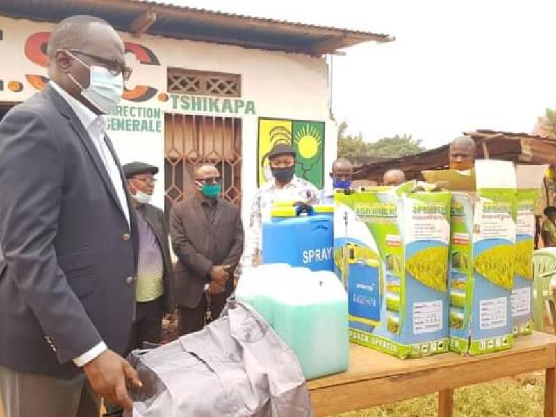 Remise des produits et matériels de désinfection des universités et instituts supérieurs de Tshikapa