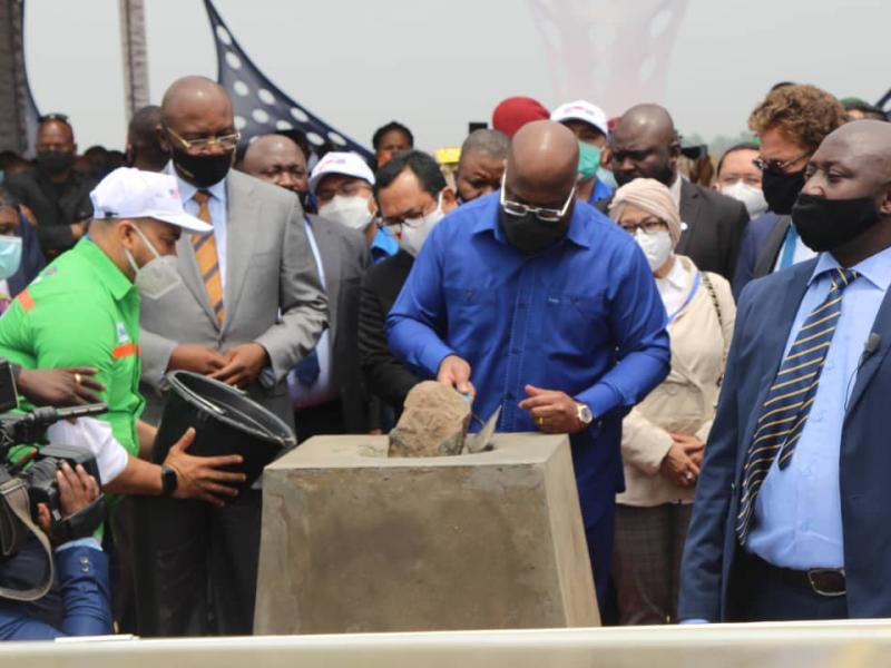 Félix Tshisekedi pose la première pierre pour la construction de Kinshasa Solar City. Photo droits tiers