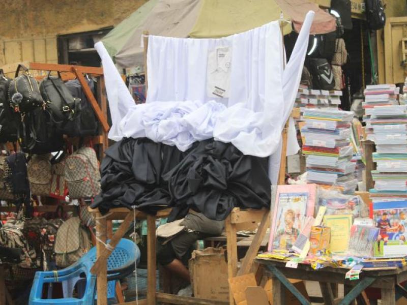 les fournitures scolaires exposées sur le marché/Ph. droits tiers 