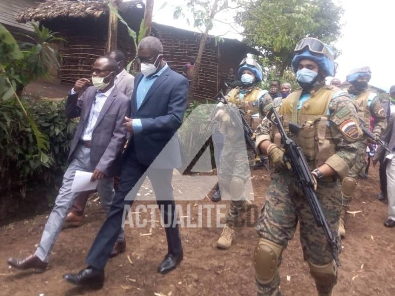 Dr Denis Mukwege escorté par les casques bleus à Kavumu/Ph ACTUALITE.CD