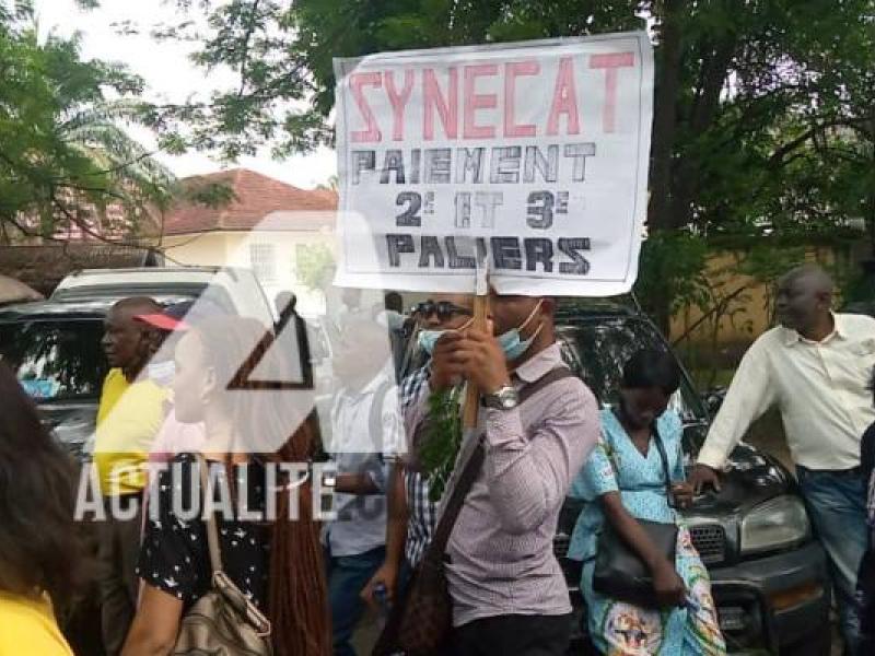 Les syndicats des enseignants lors d'une manifestation devant le ministère de l'EPST à Kinshasa/Ph ACTUALITE.CD