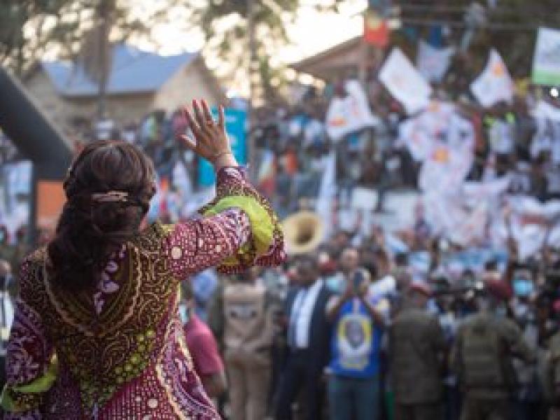 Kongo Central : Denise Nyakeru a clôturé sa mini-tournée à Kasangulu